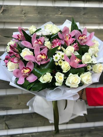 Букет цветов из: Розы и Хризантемы в Алтайском