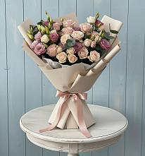 Букет цветов из:  Розы и Лизиантусы в Алтайском