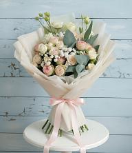 Букет цветов из:  Розы и Лизиантусы в Алтайском