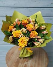 Букет цветов из:  Альстромерии и Розы в Алтайском