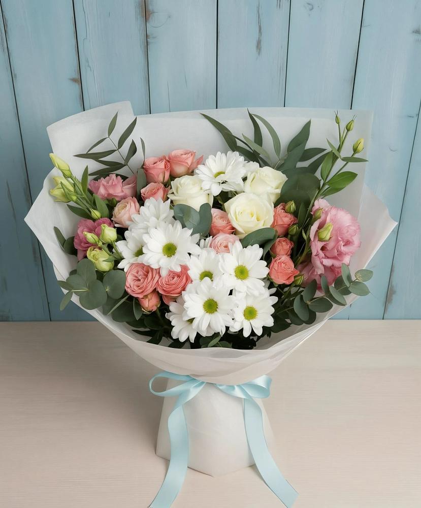 Букет цветов из: Розы, Лизиантусы и Хризантемы в Алтайском