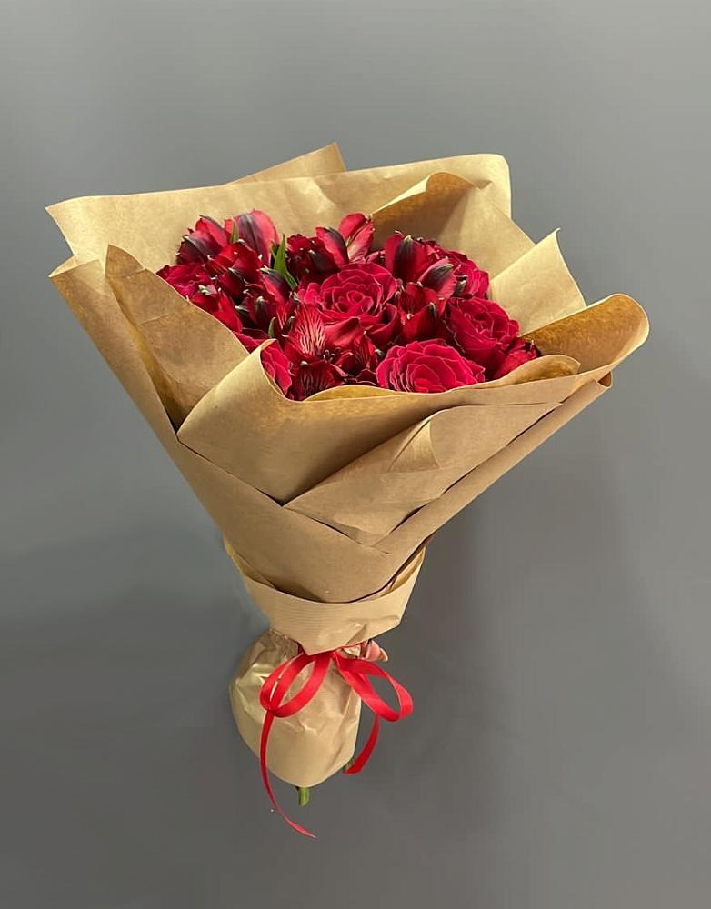 Букет цветов из: Альстромерии и Розы в Алтайском