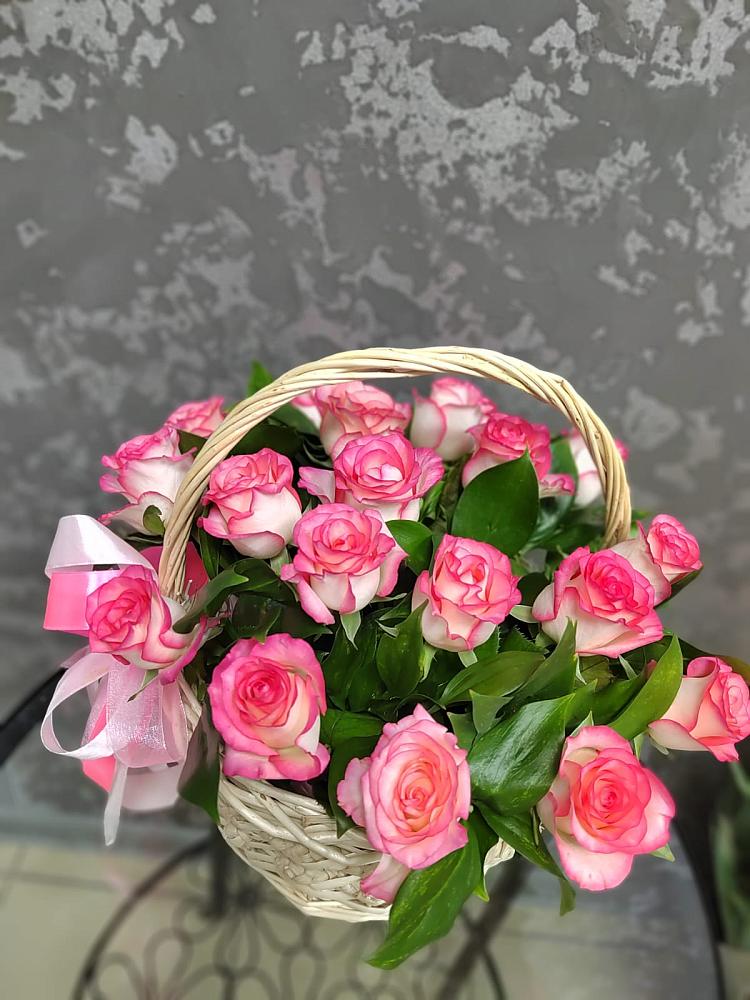 Цветочная композиция из Розы в корзине в Алтайском