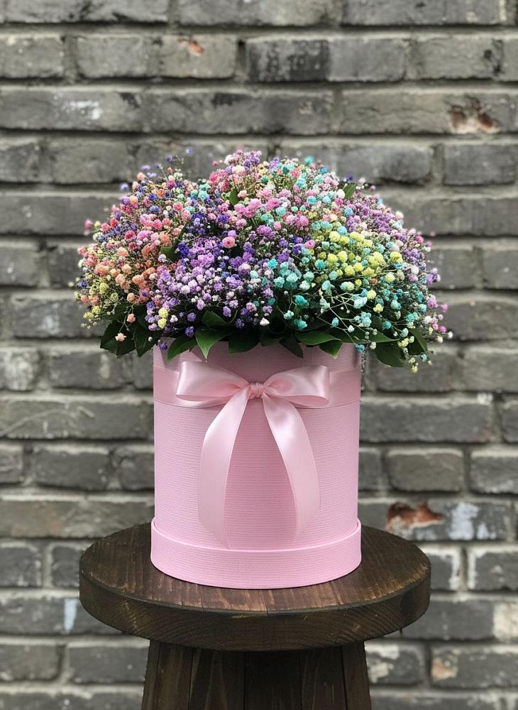 Цветочная композиция из Гипсофила и Розы в шляпной коробке в Алтайском