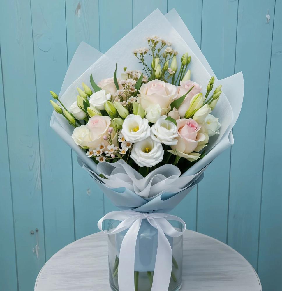 Букет цветов из: Розы и Лизиантусы в Алтайском