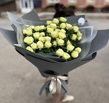 Букет Белые кустовые розы Солинеро в Алтайском
