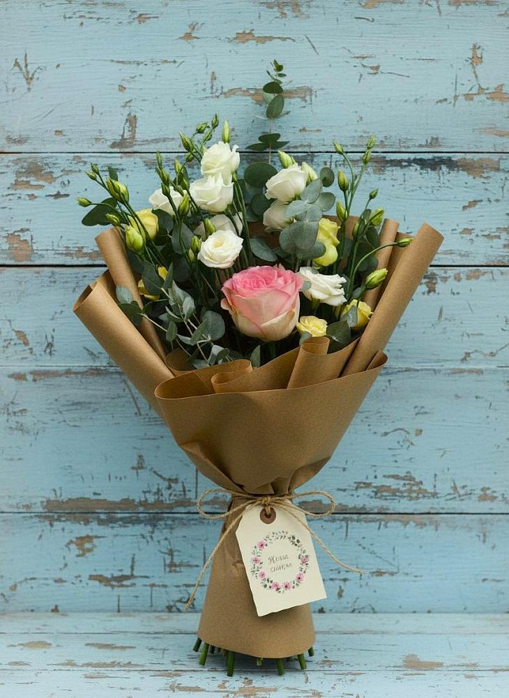 Букет цветов из: Розы и Лизиантусы в Алтайском