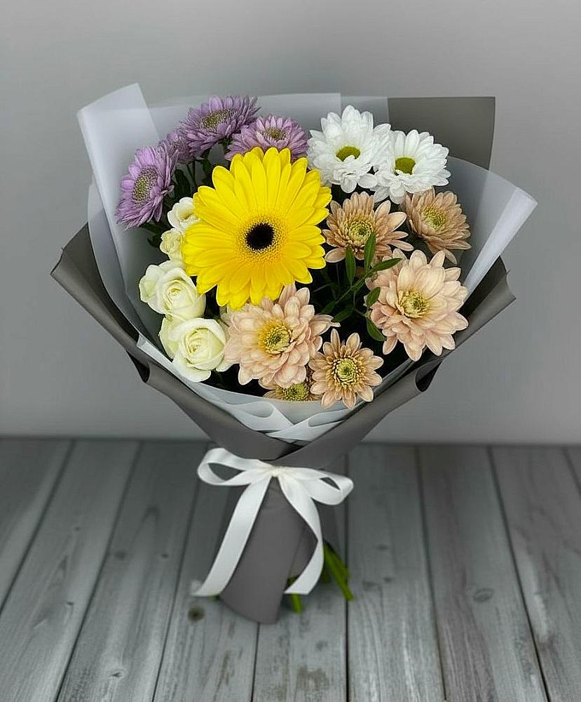 Букет цветов из: Розы, Герберы и Хризантемы в Алтайском