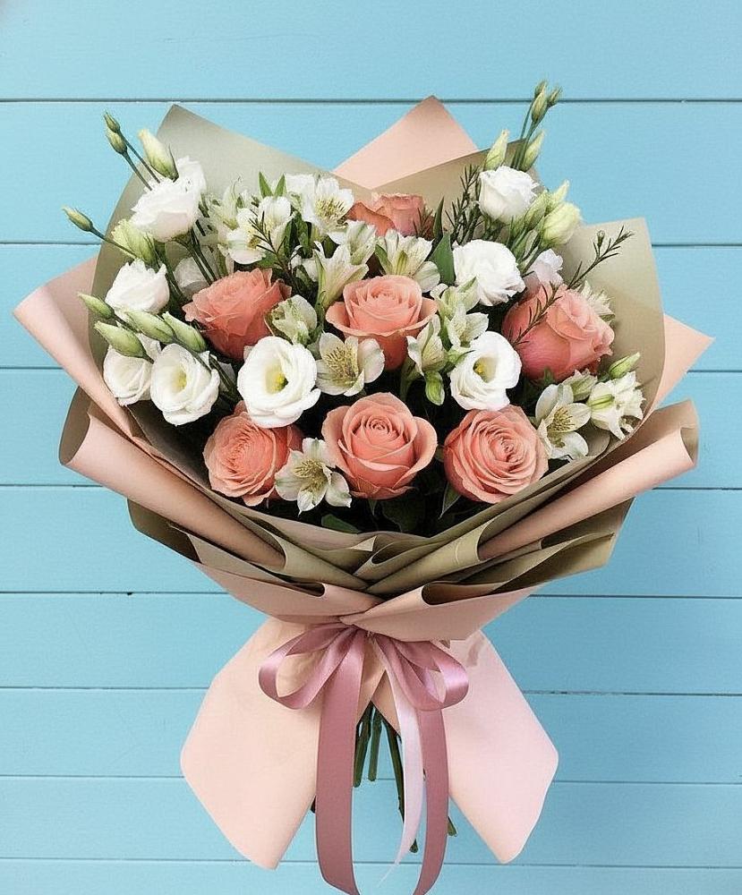 Букет цветов из: Розы, Альстромерии и Лизиантусы в Алтайском