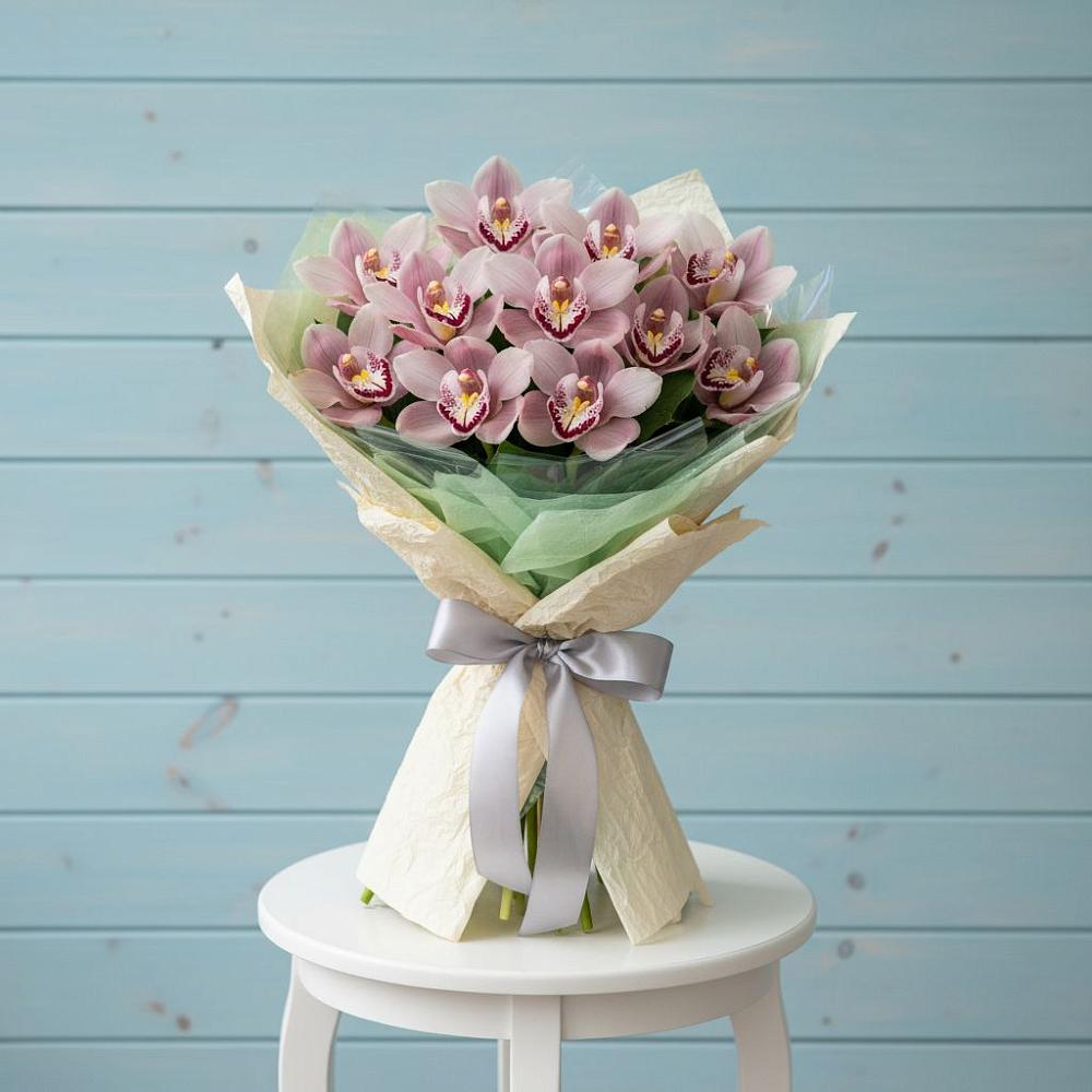 Букет цветов из: Орхидеи и Розы в Алтайском