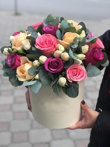 Цветочная композиция из Розы в шляпной коробке в Алтайском