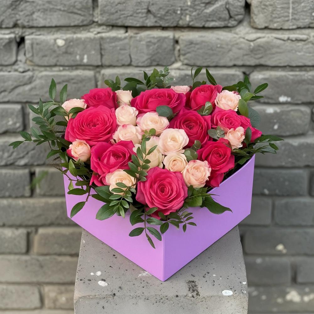Цветочная композиция из Розы в коробке в Алтайском