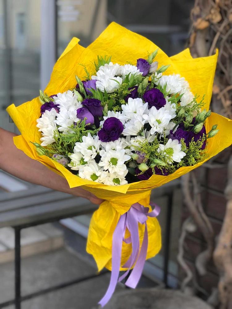 Букет цветов из: Ирисы, Хризантемы и Ромашки в Алтайском