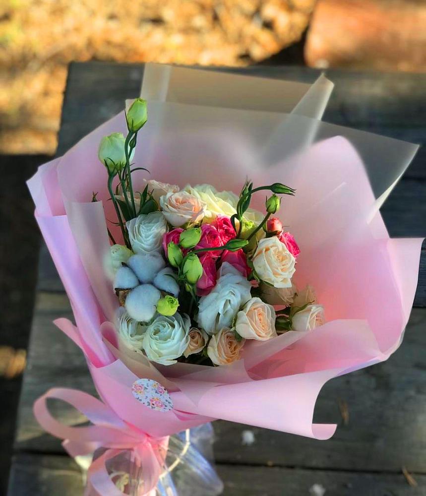 Букет цветов из: Розы и Лизиантусы в Алтайском