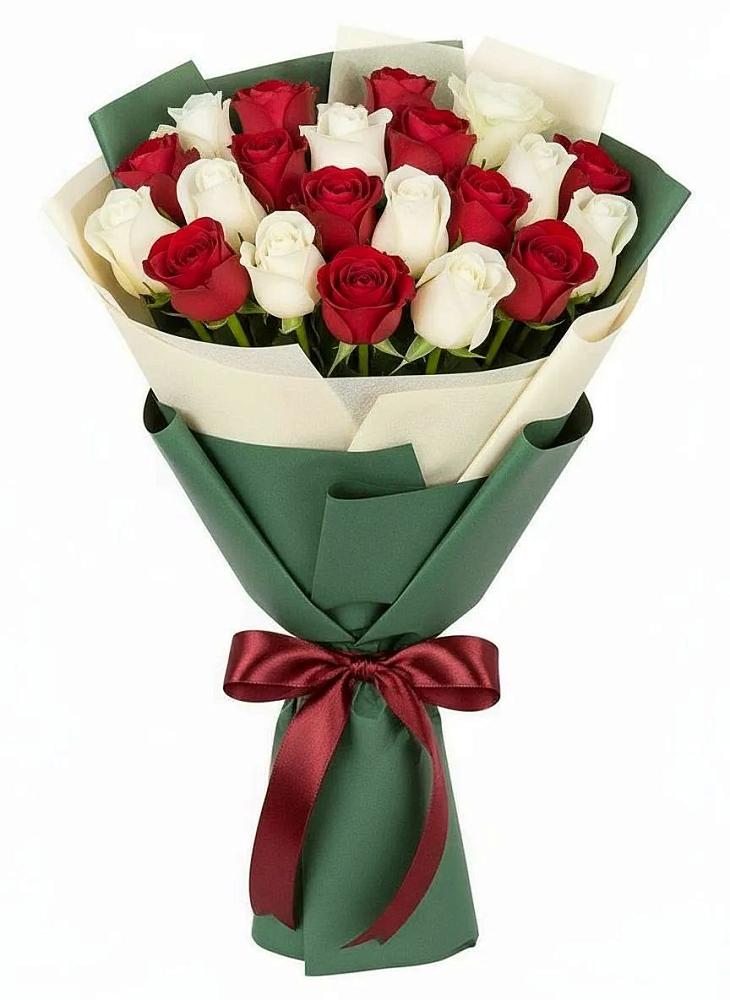 Букет Микс из красных и белых роз в Алтайском