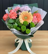 Букет цветов из:  Гвоздики, Розы, Герберы и Хризантемы #REPLACE_PRED# Алтайском
