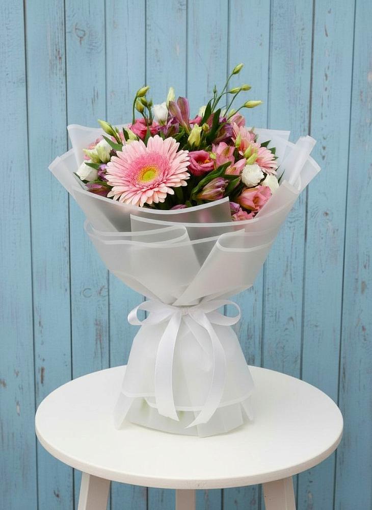 Букет цветов из: Герберы, Альстромерии и Лизиантусы в Алтайском