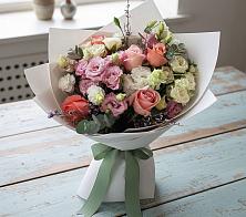 Букет цветов из:  Розы, Лизиантусы и Гвоздики в Алтайском