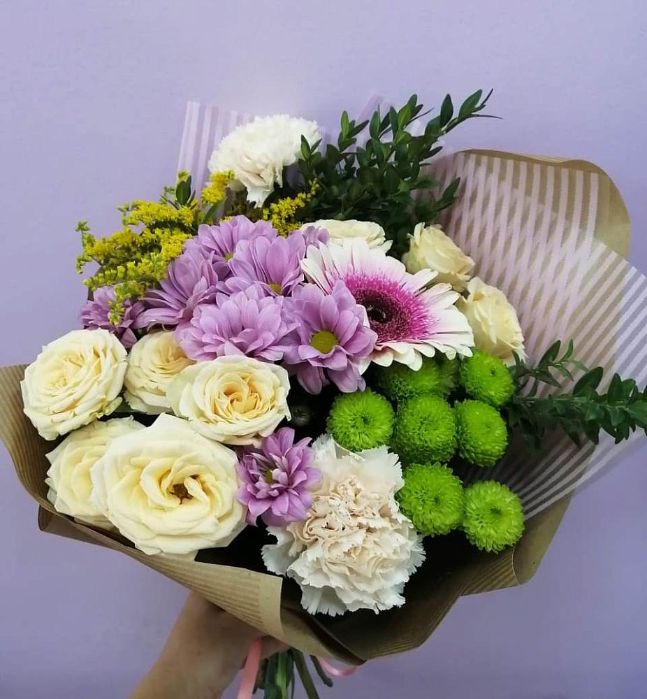 Букет цветов из: Хризантемы, Розы, Гвоздики и Герберы в Алтайском