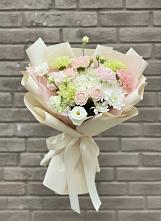 Букет цветов из:  Гвоздики, Розы, Лизиантусы и Хризантемы #REPLACE_PRED# Алтайском