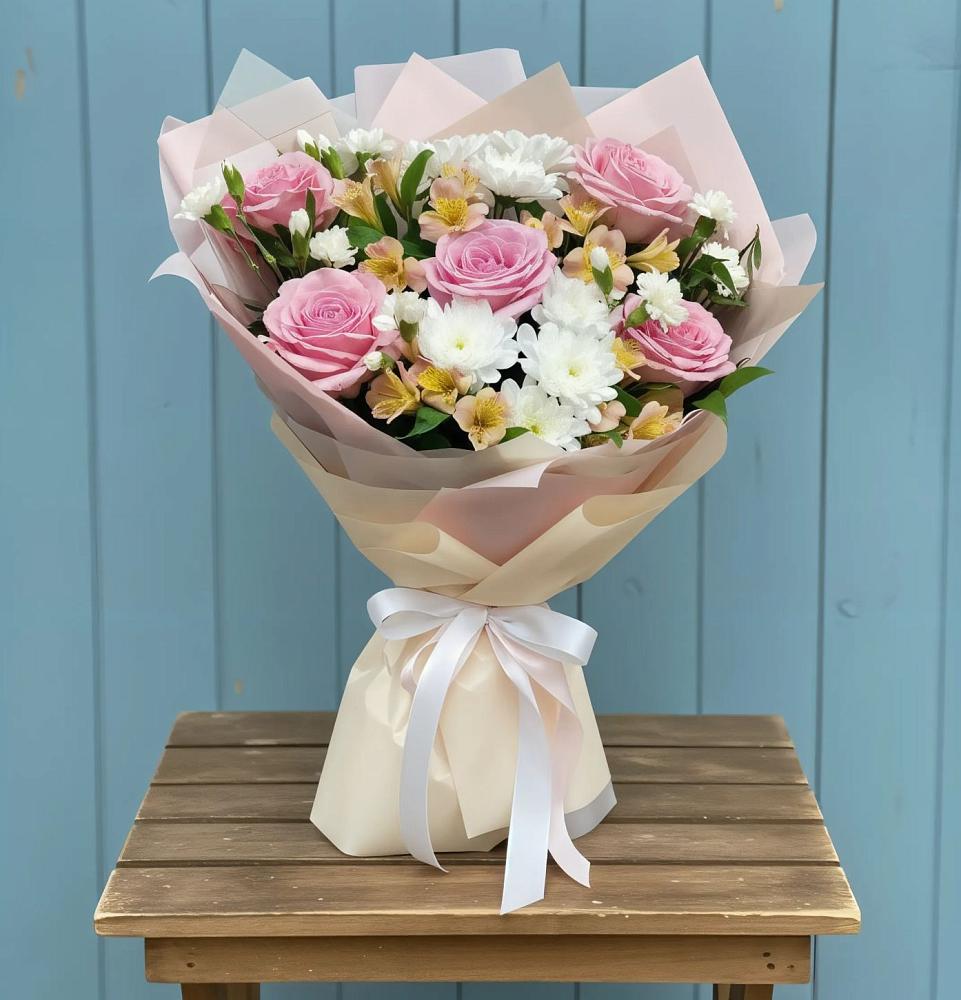 Букет цветов из: Гвоздики, Орхидеи и Розы в Алтайском