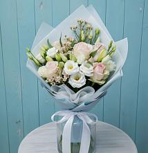 Букет цветов из:  Розы и Лизиантусы в Алтайском