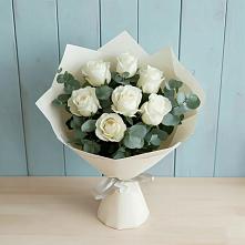 Букет Белые розы в Эвкалипте в Алтайском