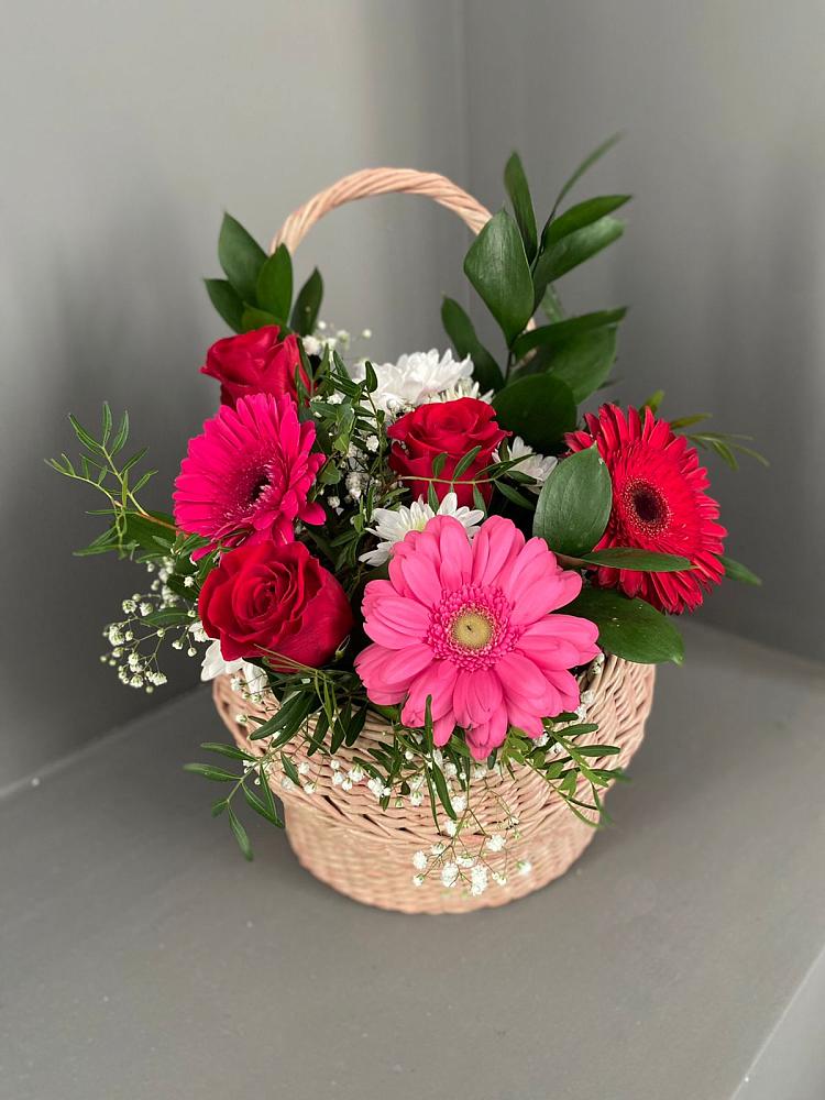 Цветочная композиция из Розы, Хризантемы и Герберы в корзине в Алтайском