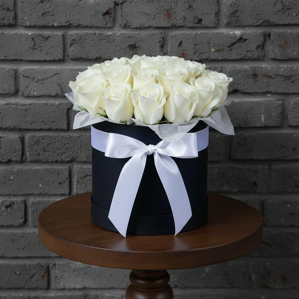 Цветочная композиция из Розы в шляпной коробке в Алтайском