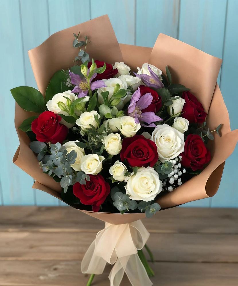 Букет цветов из: Розы и Альстромерии в Алтайском