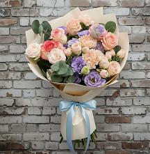 Букет цветов из:  Розы, Лизиантусы и Гвоздики в Алтайском